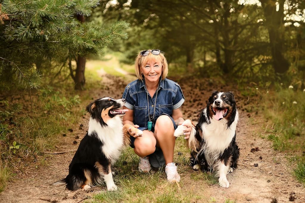 Właścicielka Dogs Park z dwoma psami